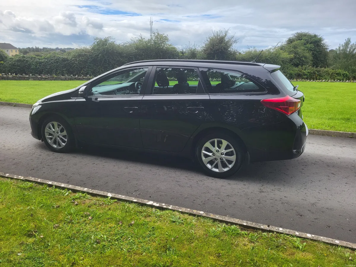 Toyota Auris  ESTATE 1.4 DIESEL - Image 4