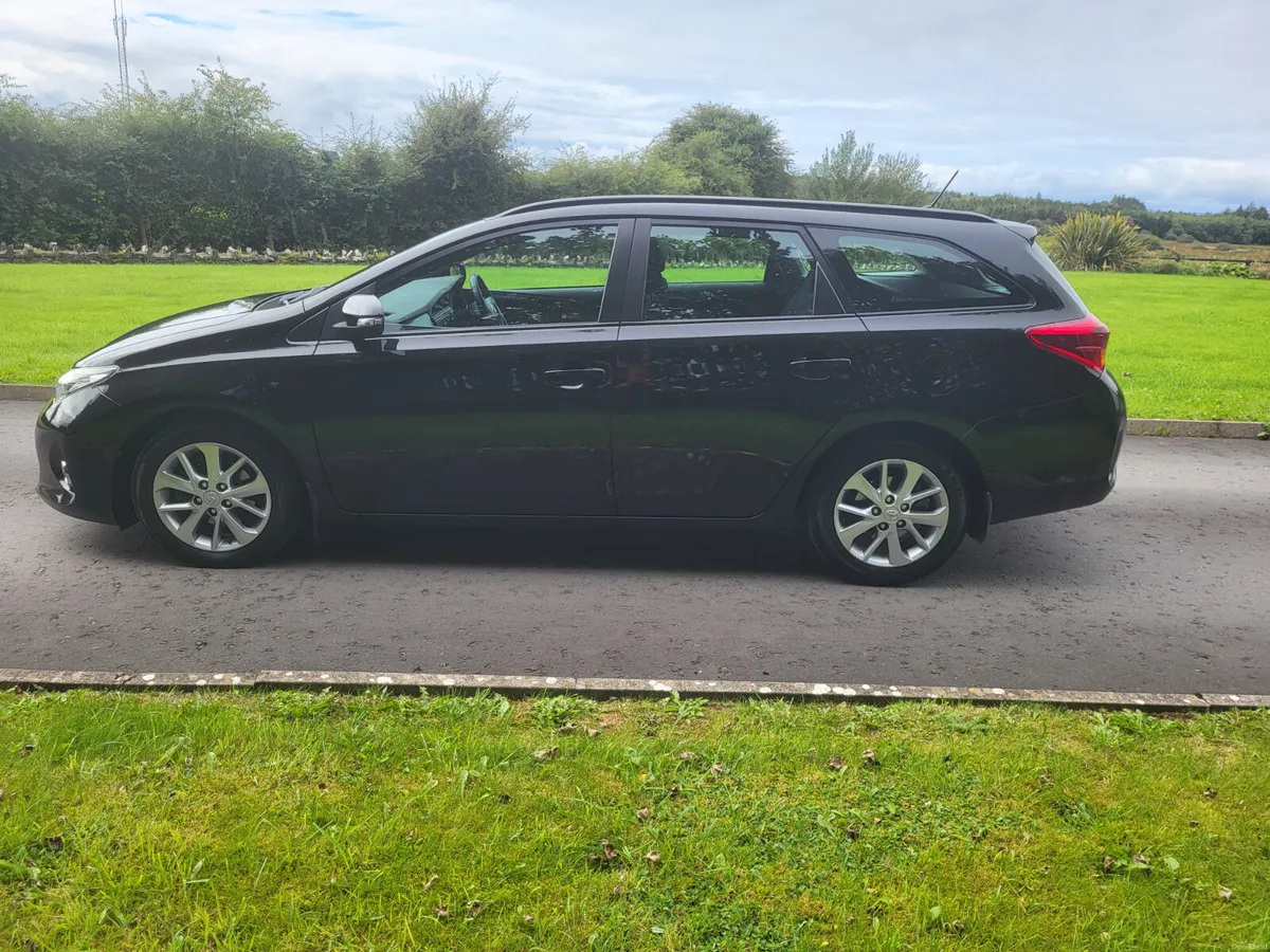 Toyota Auris  ESTATE 1.4 DIESEL - Image 5