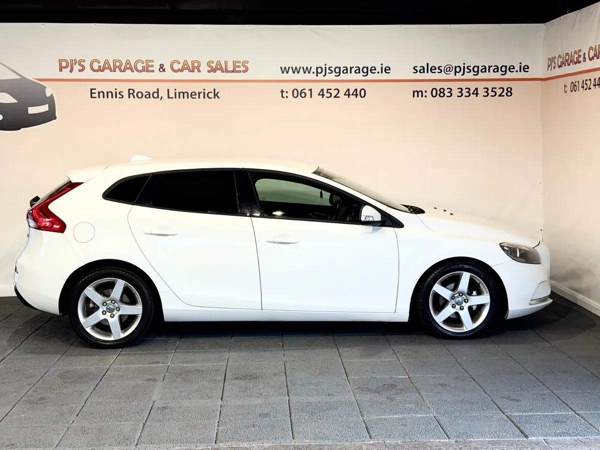 Volvo V40 2014, New NCT - Image 4