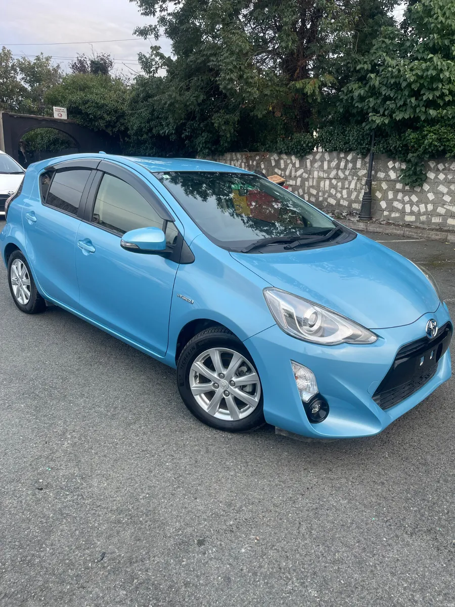 2015 Toyota aqua low mileage 21k push start - Image 2
