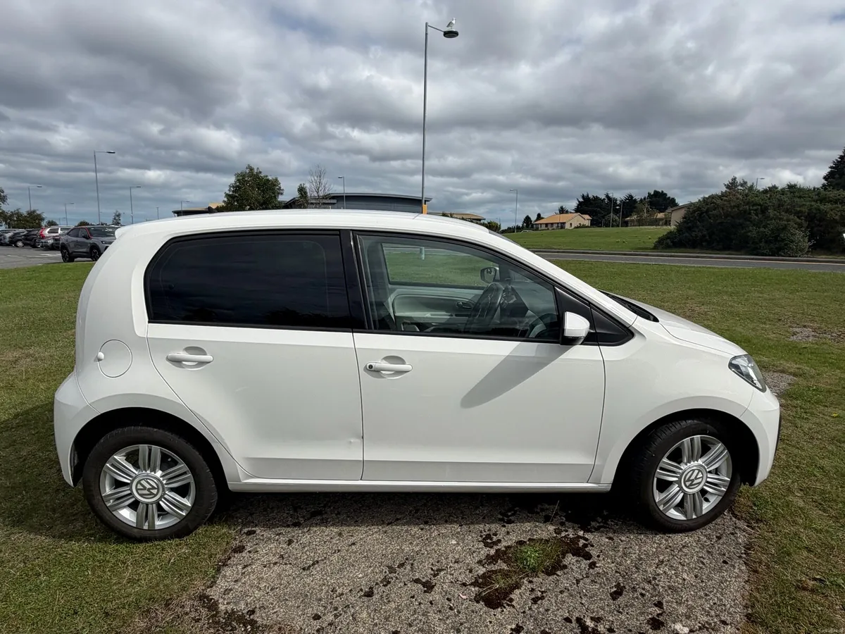 2017 Volkswagen High Up! 1.0 Petrol Automatic - Image 4