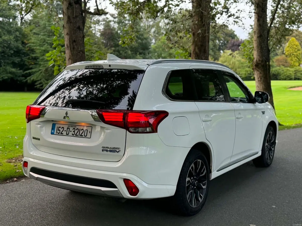 Automatic Mitsubishi outlander 2.0 plug in hybrid - Image 4