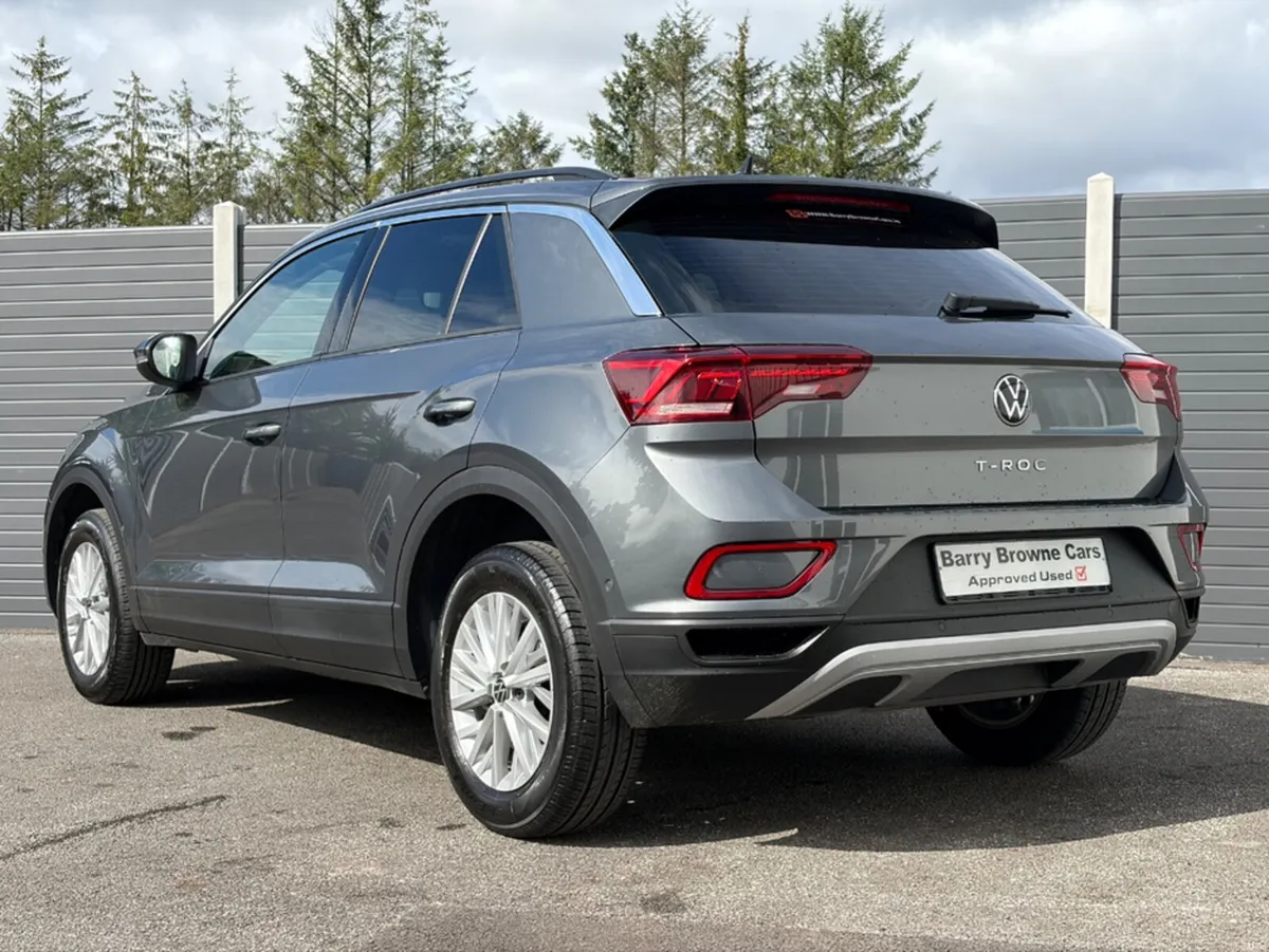 Volkswagen T-Roc LIFE TSI - Image 6
