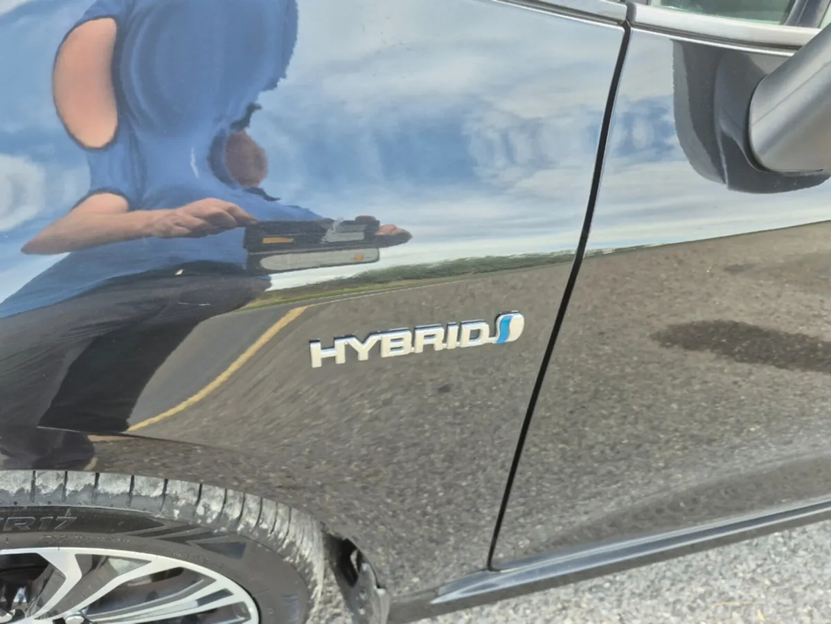 Toyota Corolla HYB LUNA SPORT 4DR AUTO - Image 5