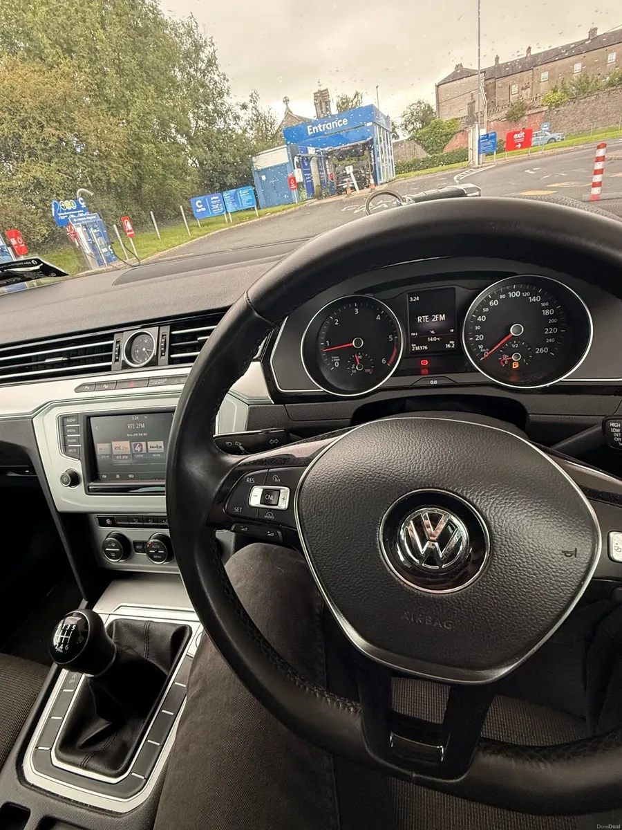 Volkswagen Passat 2016 - Image 4