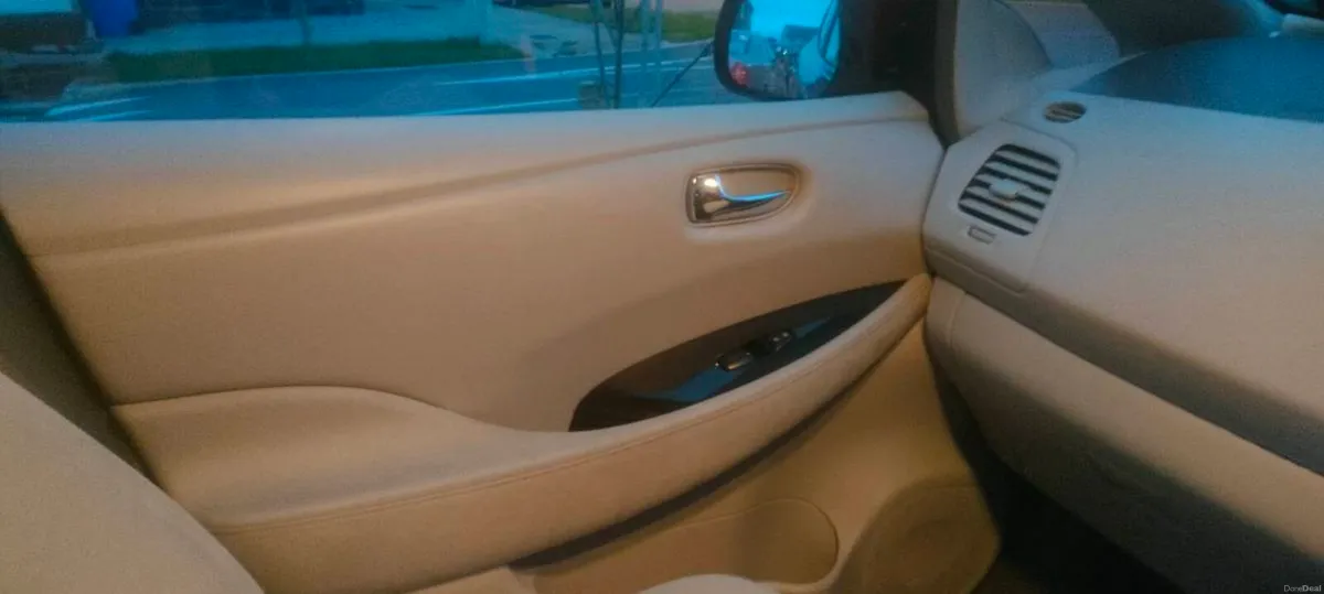 Nissan leaf - Image 5