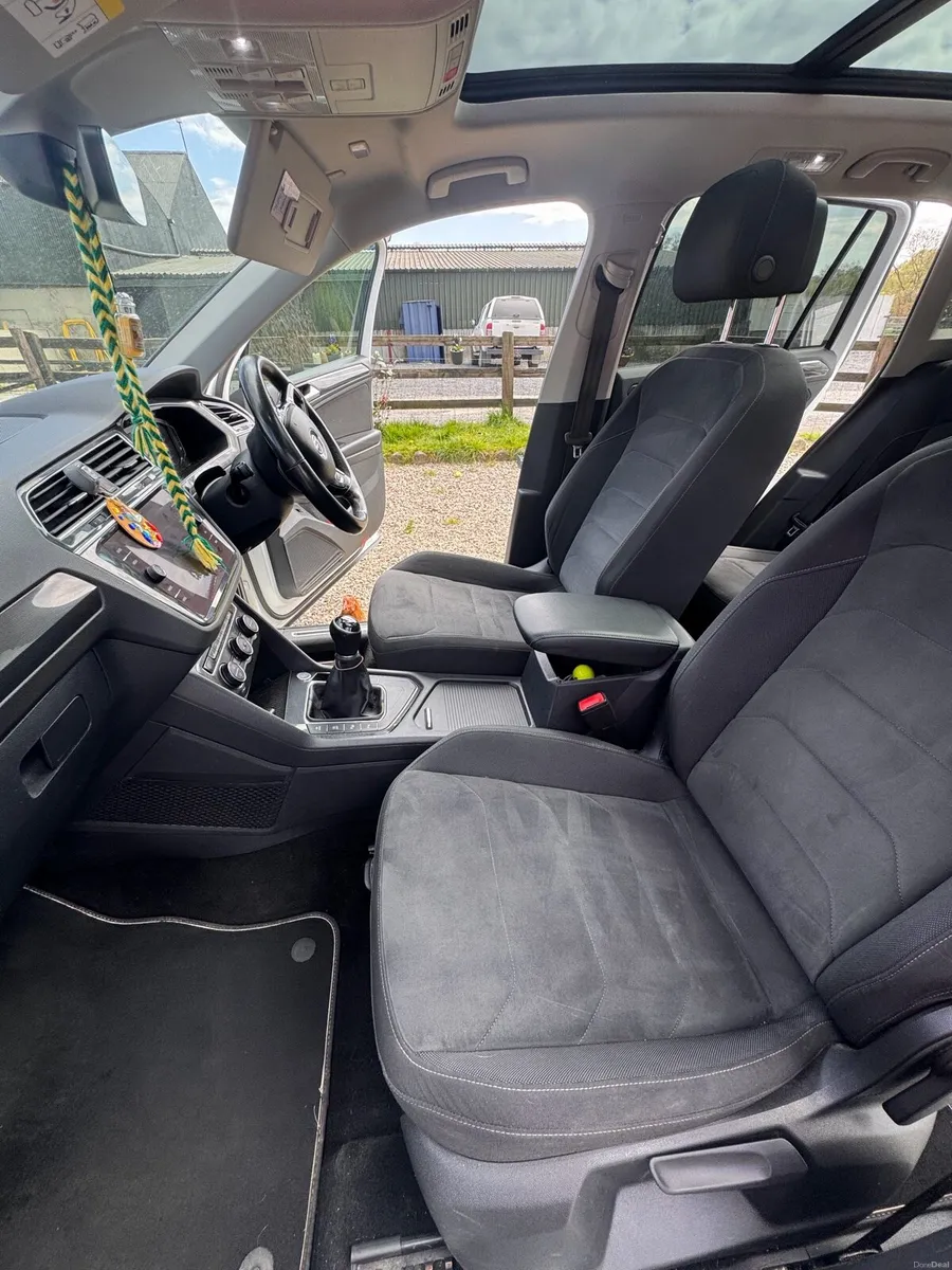 Volkswagen Tiguan  R LINE - Image 4