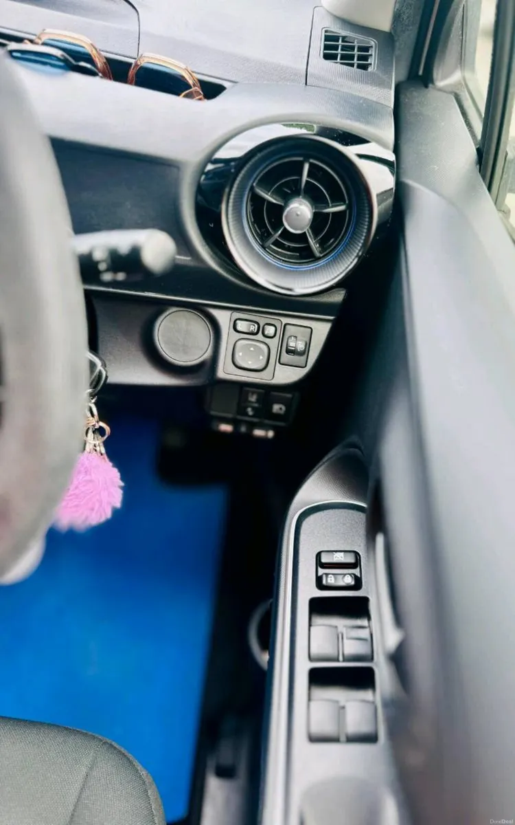 Car - Image 4