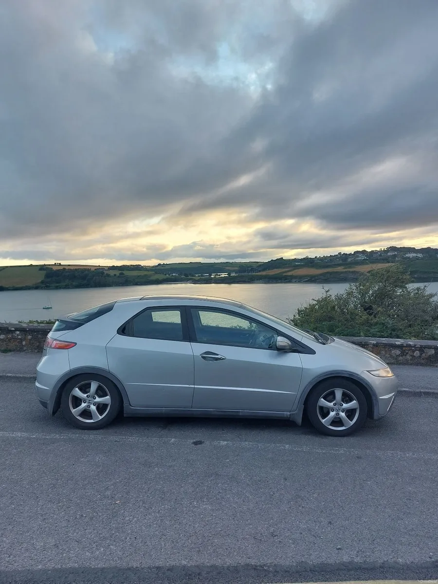 Honda Civic 2009 - Image 2