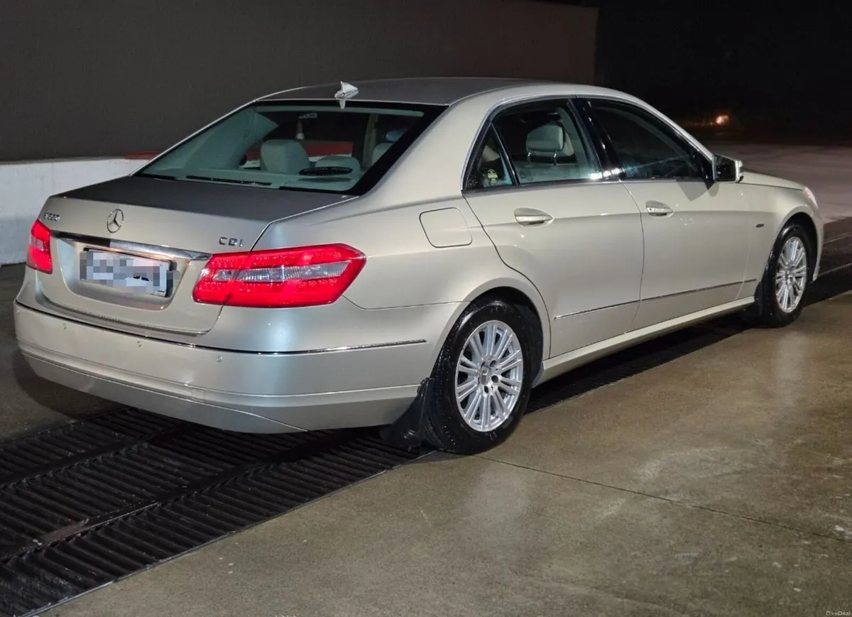 Mercedes-Benz E-Class 2010 - Image 5