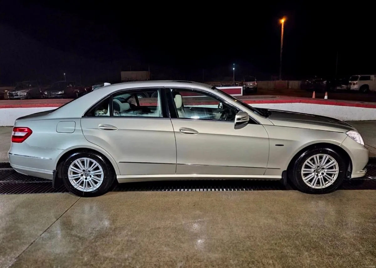 Mercedes-Benz E-Class 2010 - Image 6
