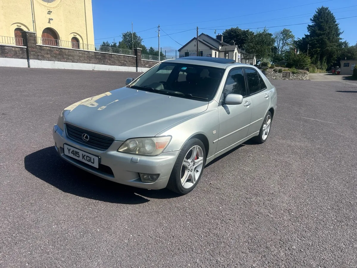 Lexus IS200 - Image 1
