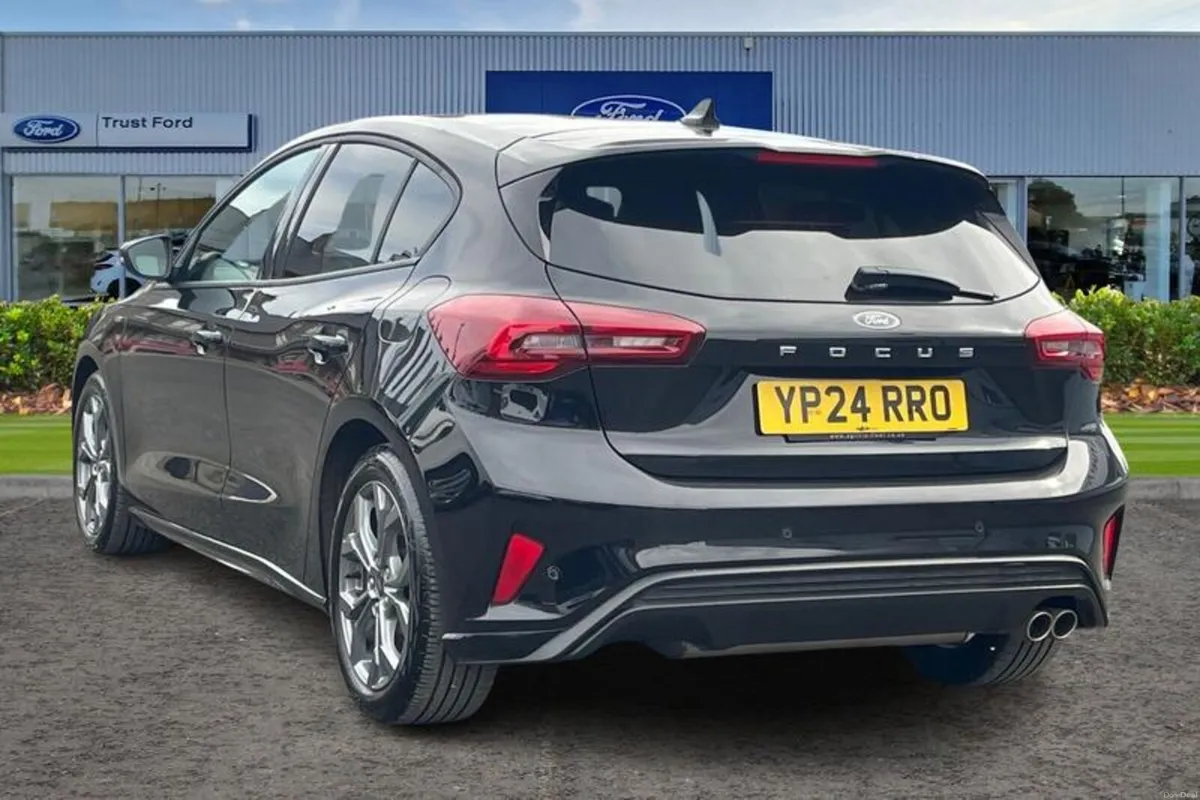 Ford Focus 1.0 EcoBoost Hybrid mHEV 155 ST-Line 5d - Image 2
