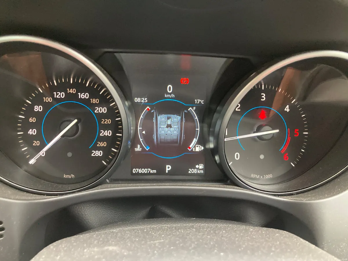 2018 Jaguar F-Pace 2.0 D AWD 180 BHP R-SPORT - Image 5