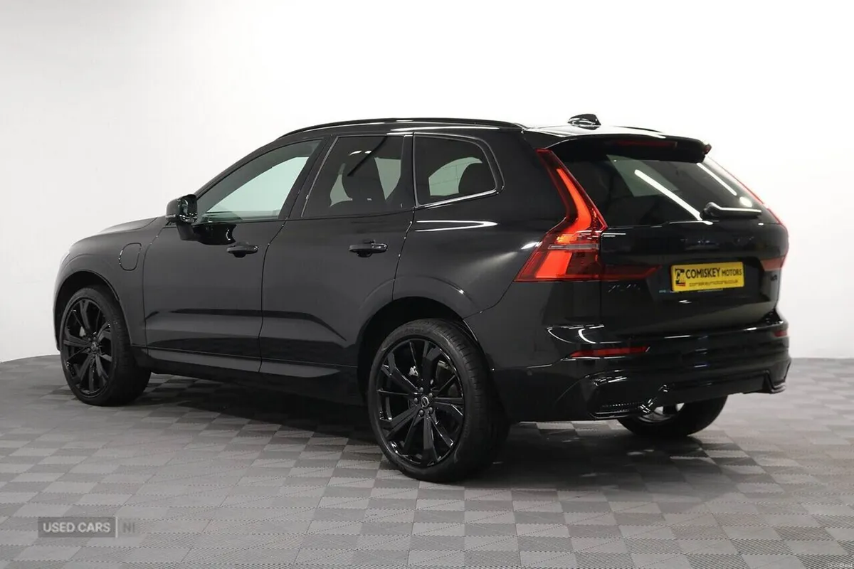 Volvo XC60 T6 Plus Black Edition - Image 4