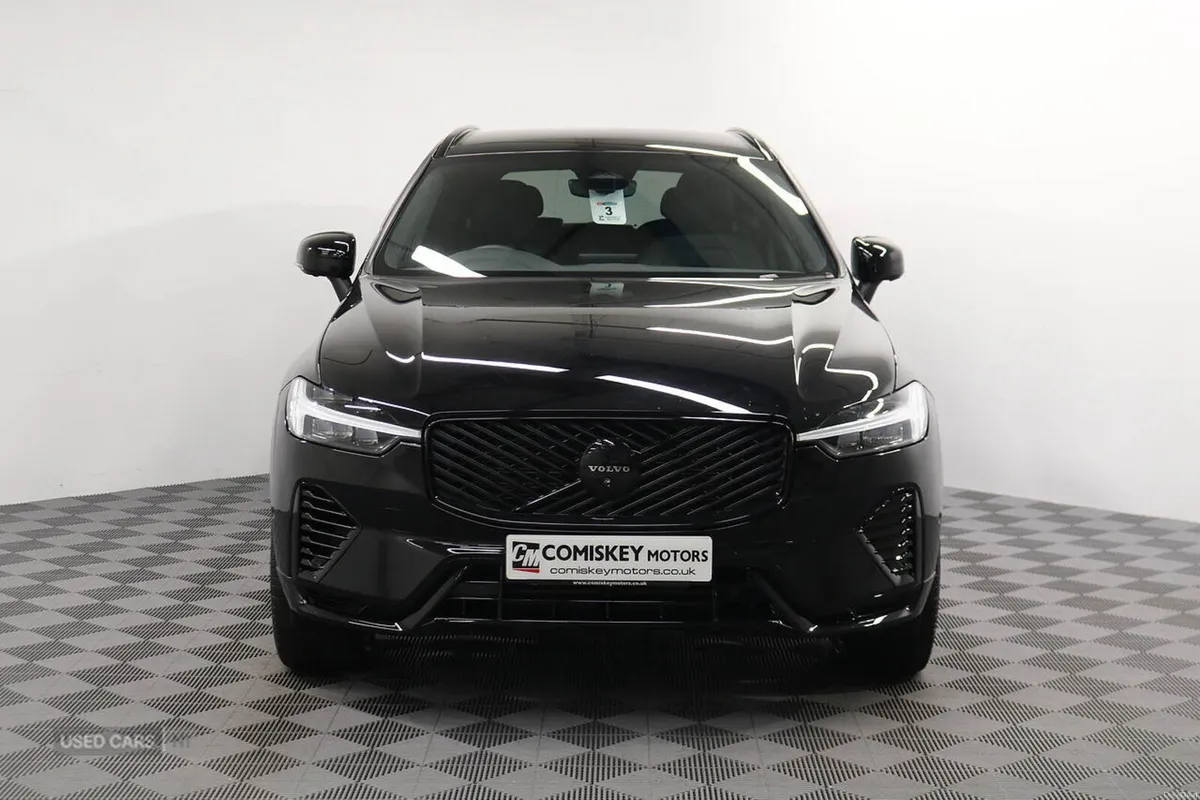 Volvo XC60 T6 Plus Black Edition - Image 2