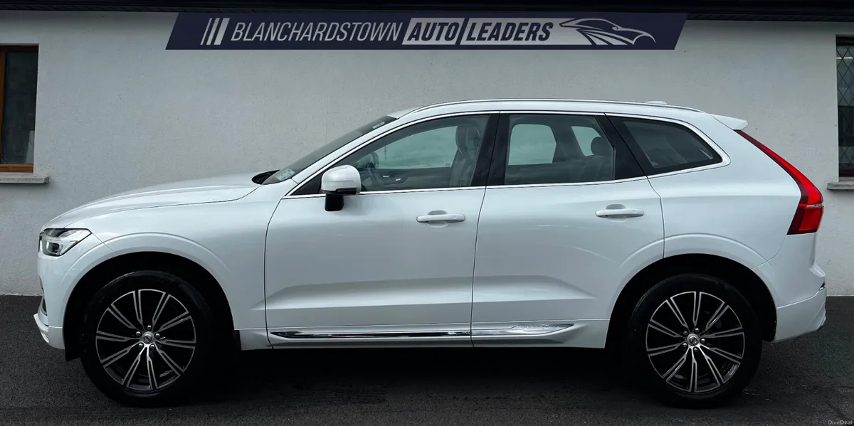 VOLVO XC60 D4 AWD INSCRIPTION AUTO 190BHP SKY VIEW - Image 2