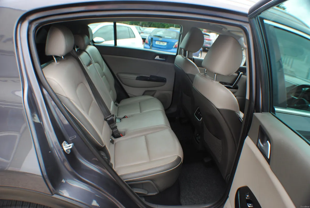 Kia Sportage 2018 1.7 PLATINUM SUV - Image 5