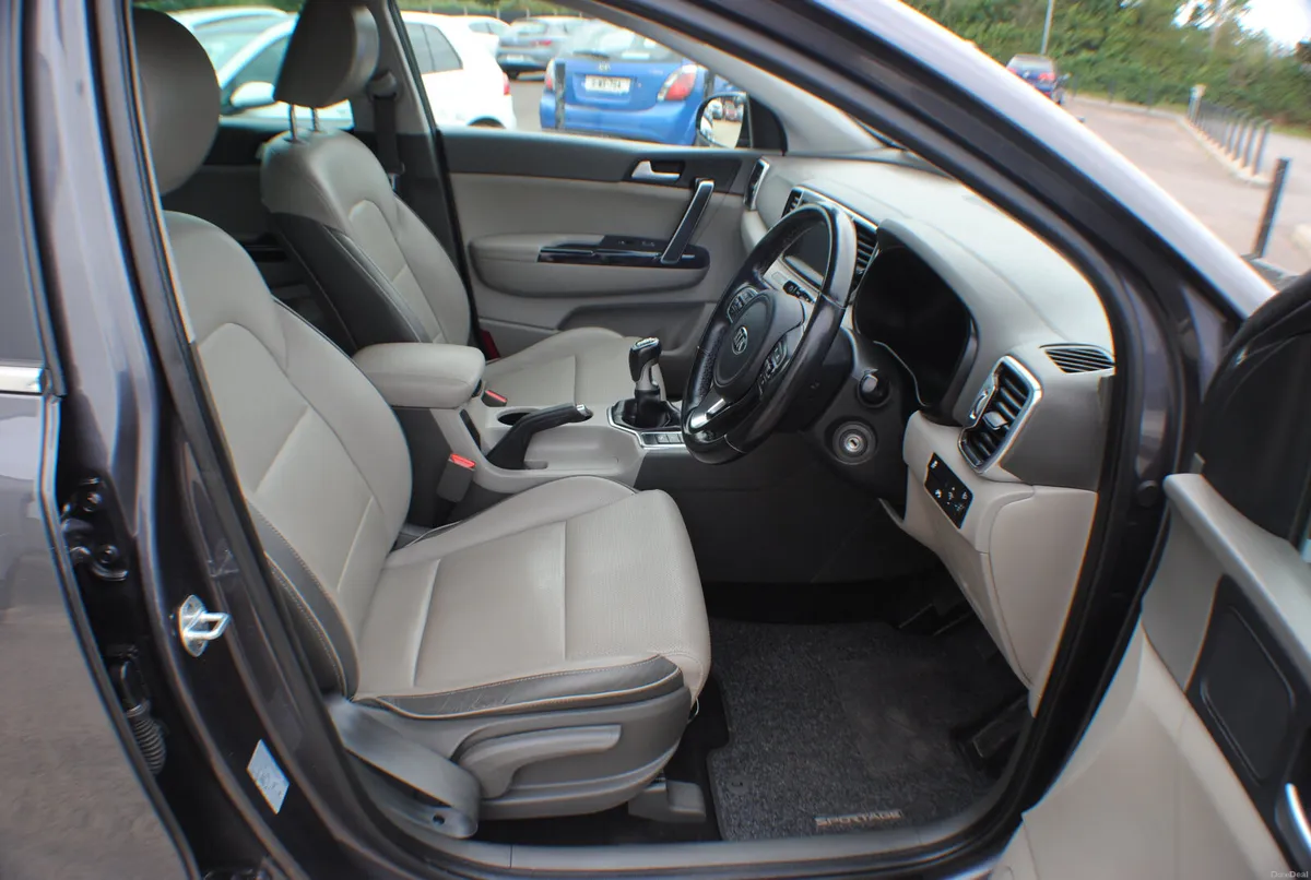 Kia Sportage 2018 1.7 PLATINUM SUV - Image 4