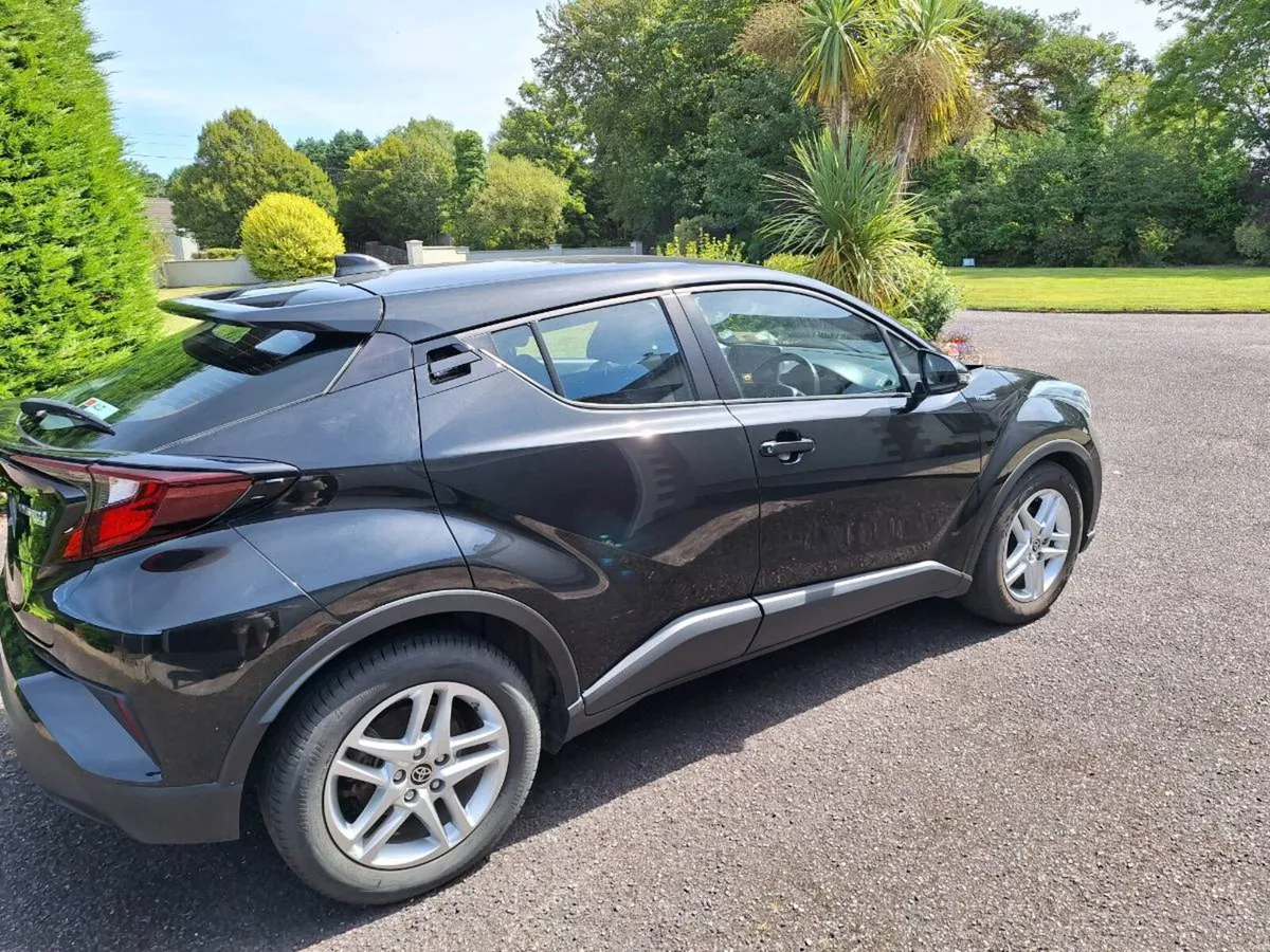 Toyota CHR 1.8 Hybrid - Image 3