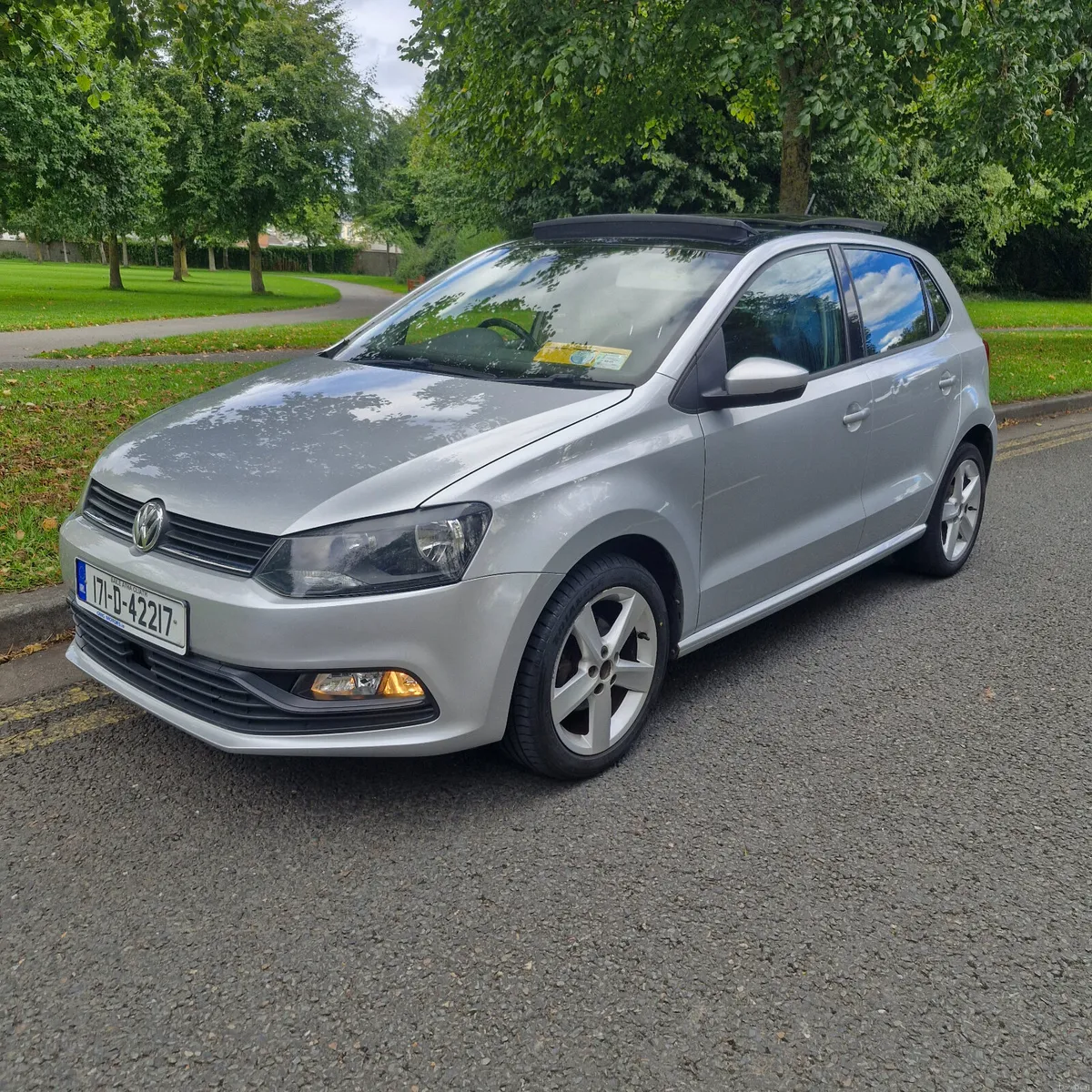 Volkswagen Polo Sunroof 95KMs - Image 4