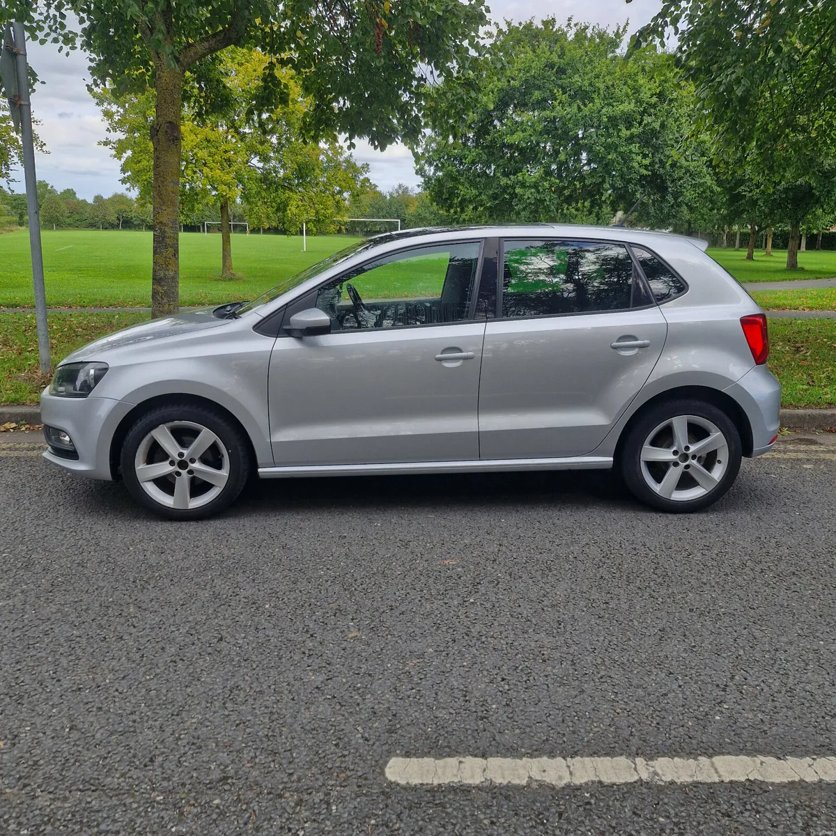 Volkswagen Polo Sunroof 95KMs - Image 5