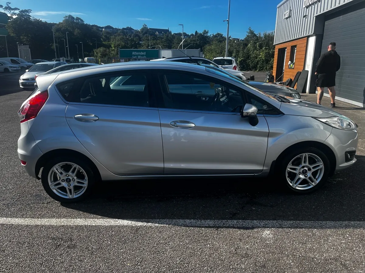 Ford fiesta 2013 - Image 2