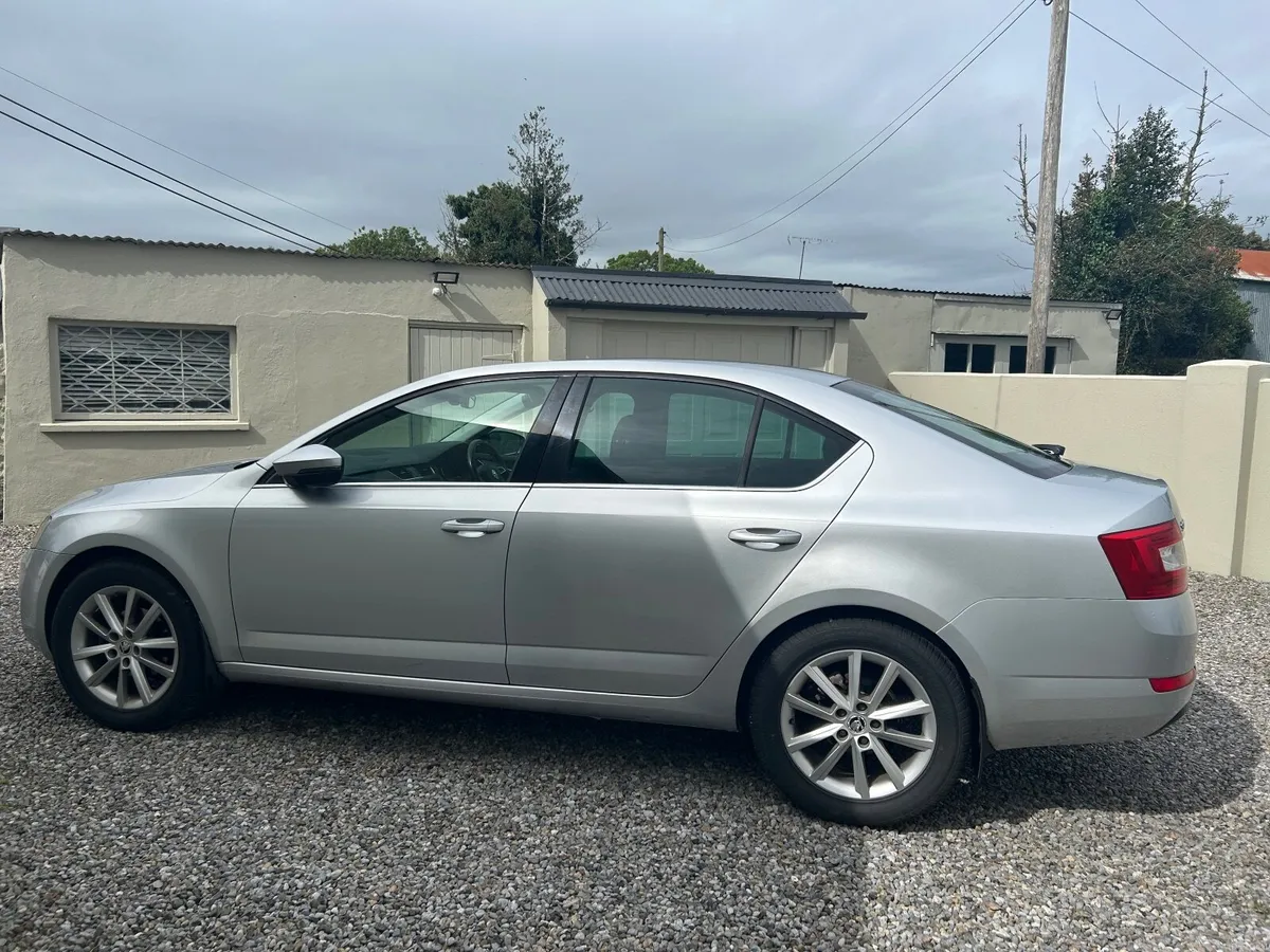 Skoda Octavia 2017 - Image 2