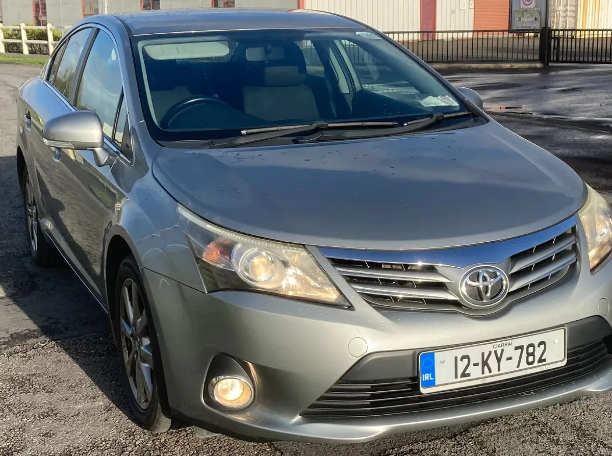Toyota Avensis 2012 - Image 1