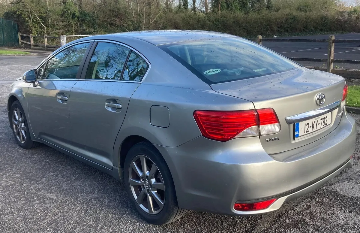 Toyota Avensis 2012 - Image 2