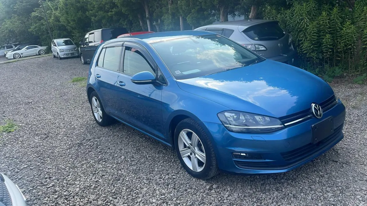 Volkswagen Golf 2015, 1.2 5DR AUTO LOW KM. 36000km - Image 2