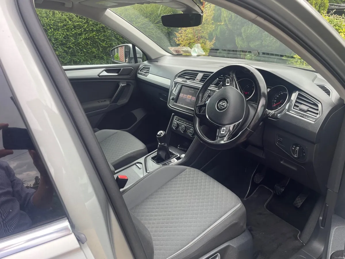 Volkswagen Tiguan 2017 - Image 2