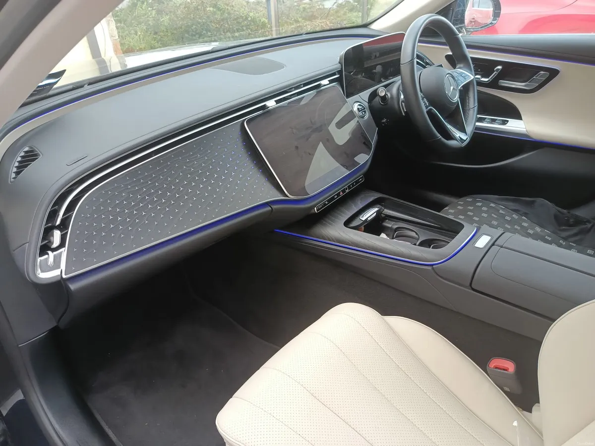 Mercedes-Benz E-Class 2025 - Image 2