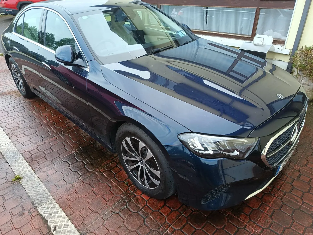 Mercedes-Benz E-Class 2025 - Image 1