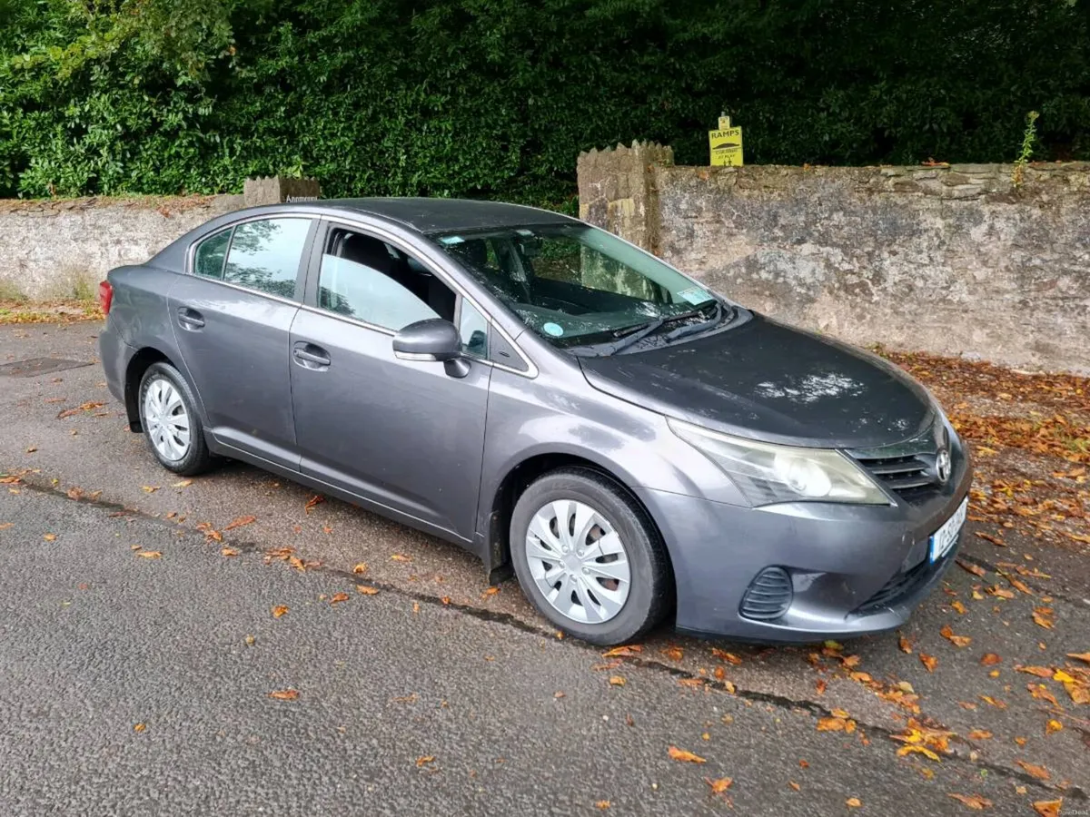2012 Toyota Avensis - Image 1
