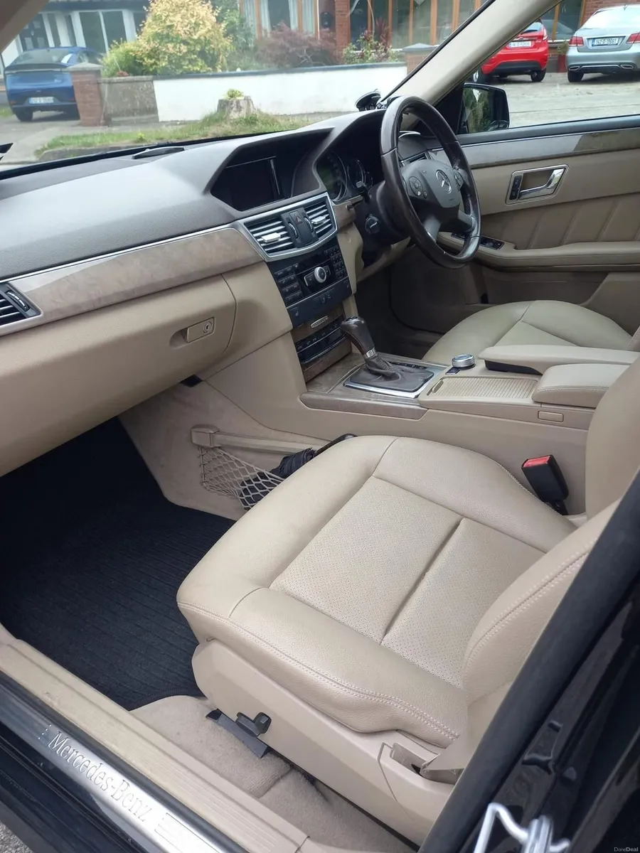Mercedes-Benz E-Class 2011 - Image 5