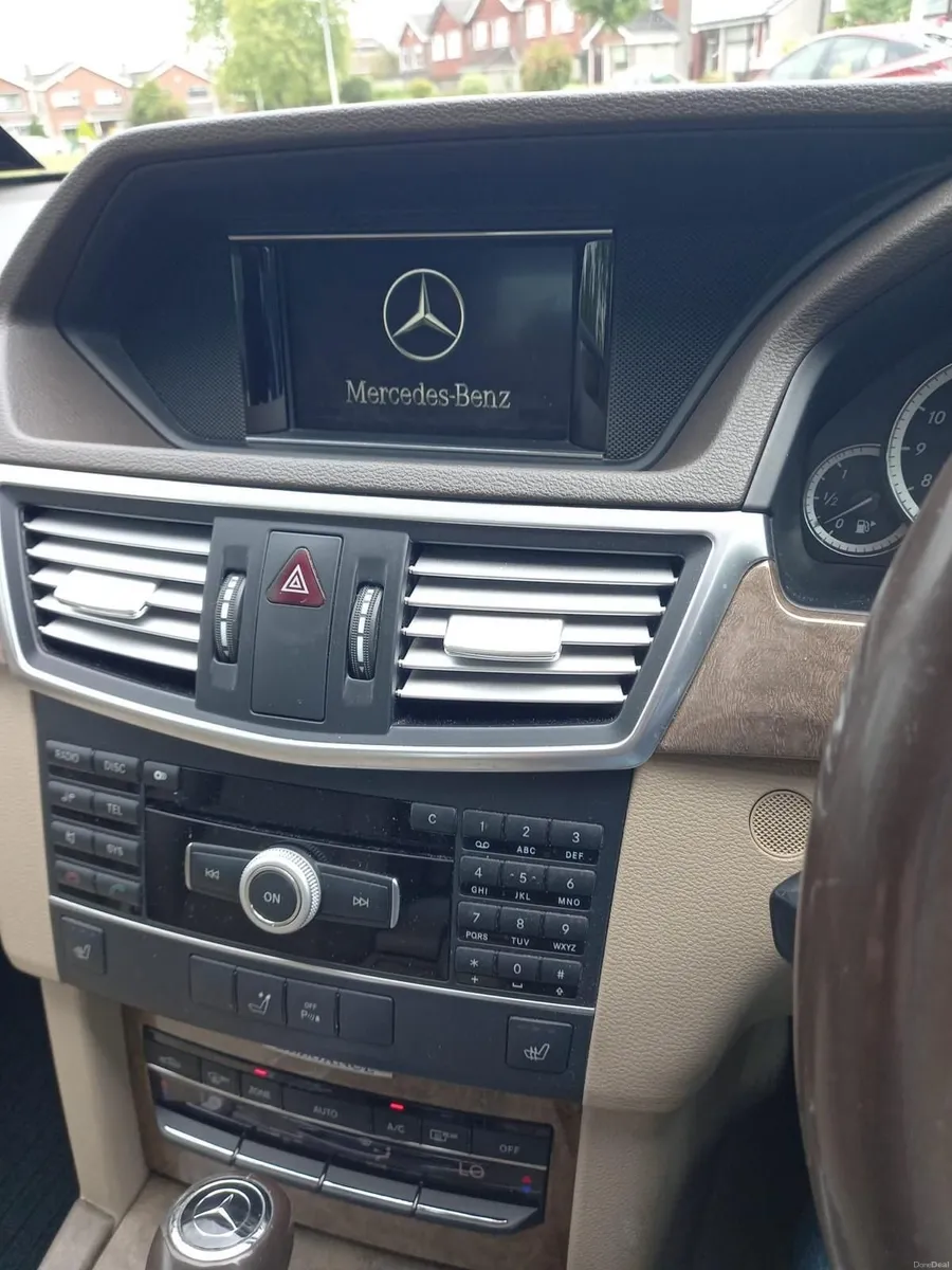 Mercedes-Benz E-Class 2011 - Image 6