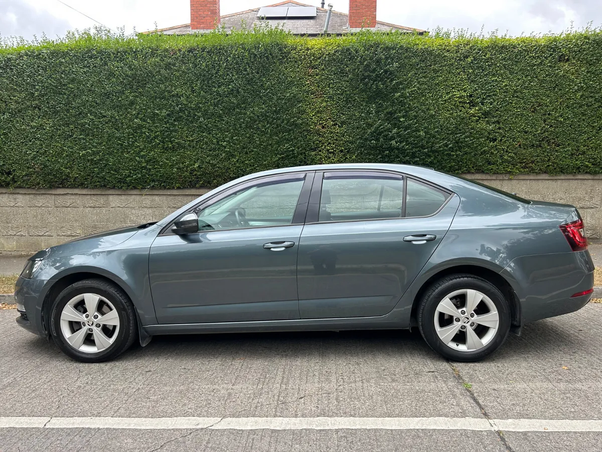 2019 SKODA OCTAVIA AMBITION 2.0 TDI PARKING CAMERA - Image 4
