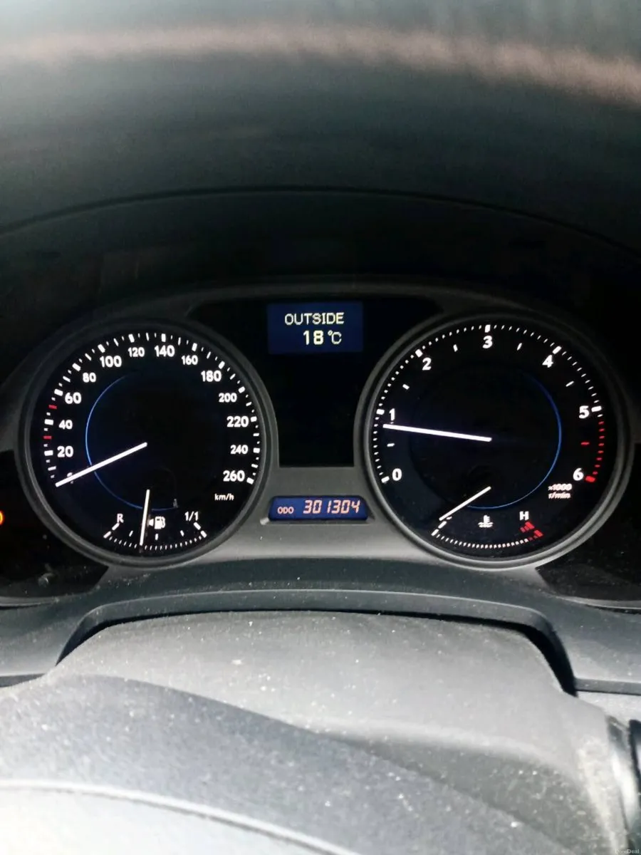 Lexus IS220D - Image 3