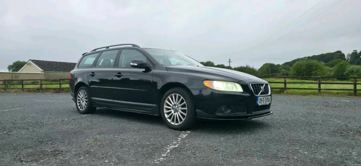 2008 Volvo V70 2.5T III - Image 2