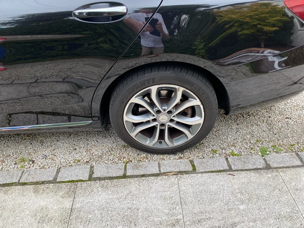 Car - Image 3