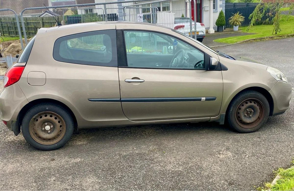 Renault Clio - Image 2