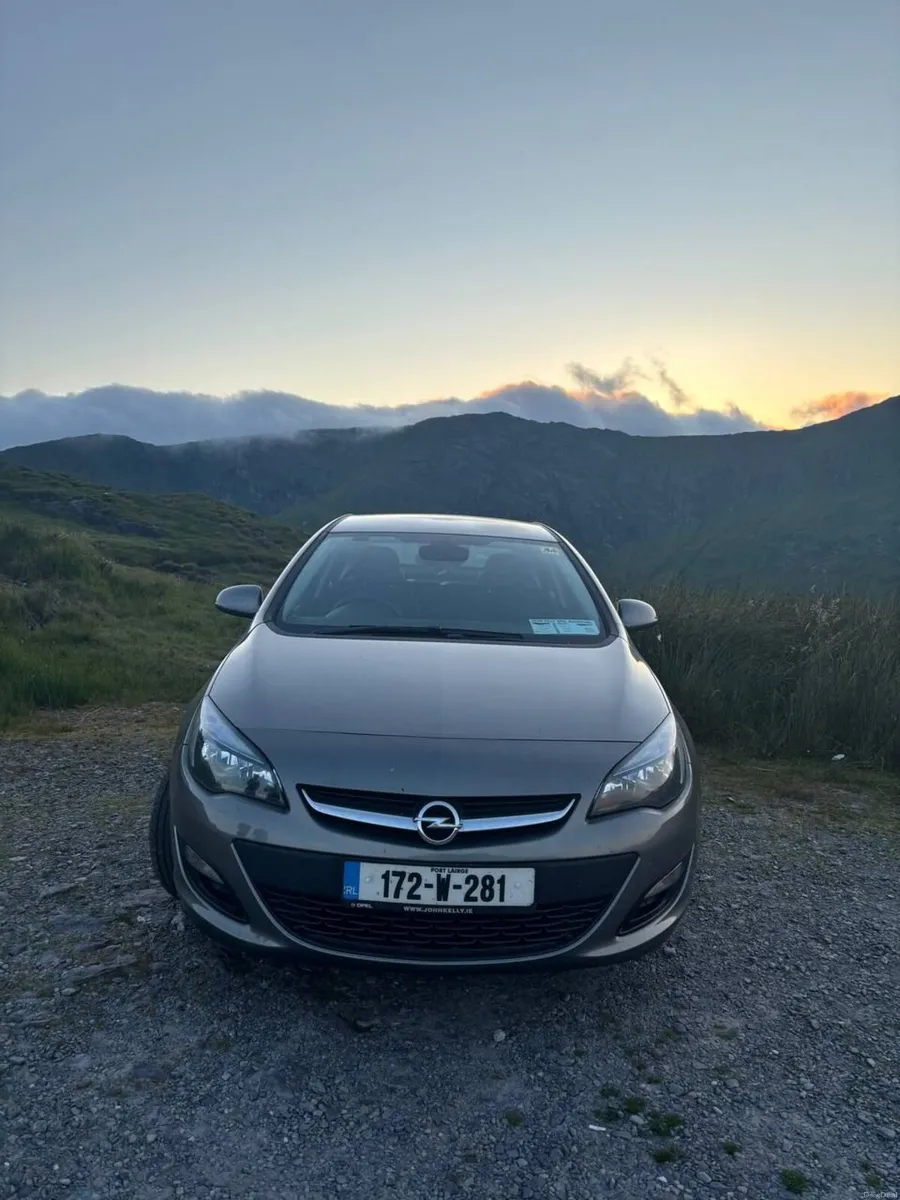 Opel Astra 2017 - Image 1