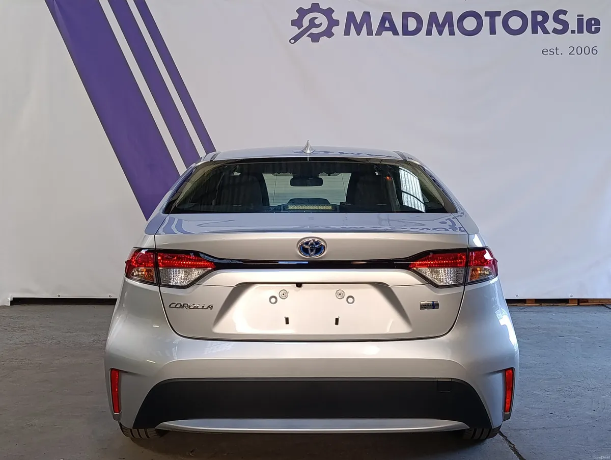 **ONLY 8,750 Km** (2yr Warranty) 1.8 Petrol Hybrid - Image 6