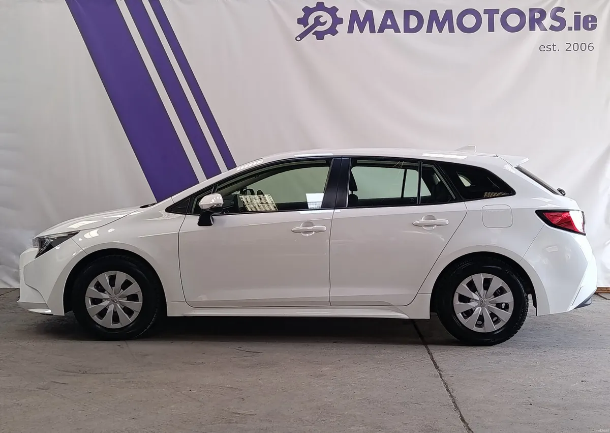 2023 (2yr Warranty) 1.8 Petrol Hybrid Automatic - Image 4