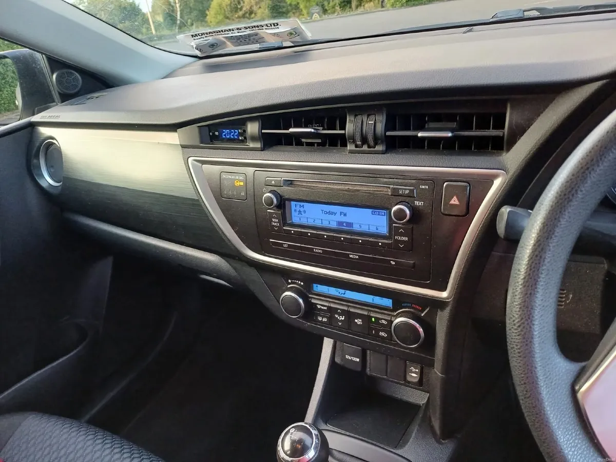Toyota Auris Estate 2015 - Image 3