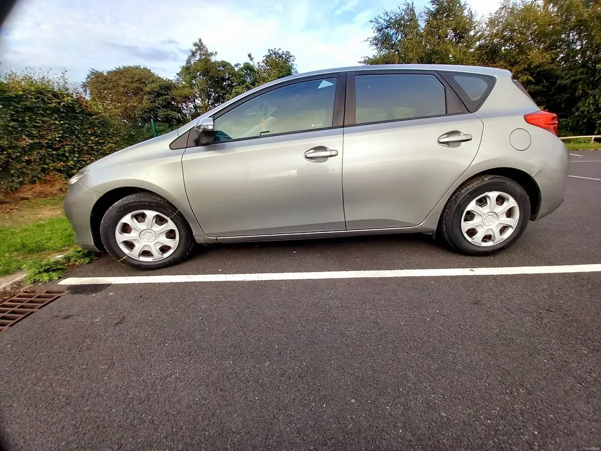 Toyota Auris 2013 - Image 1