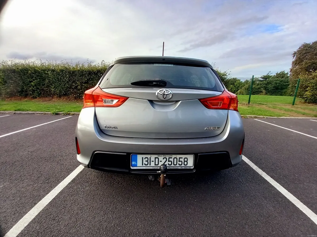 Toyota Auris 2013 - Image 2