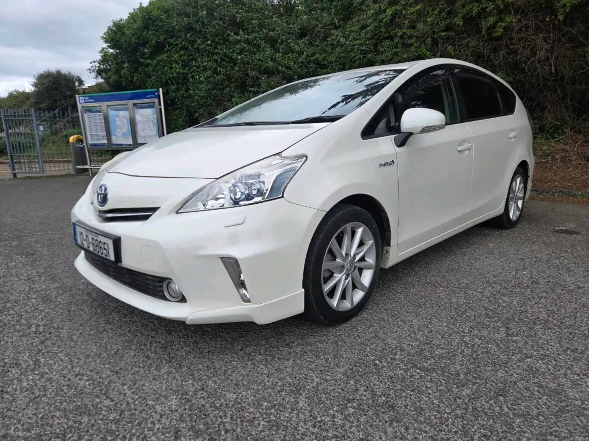 Toyota Prius Alfa 5 seats - Image 1