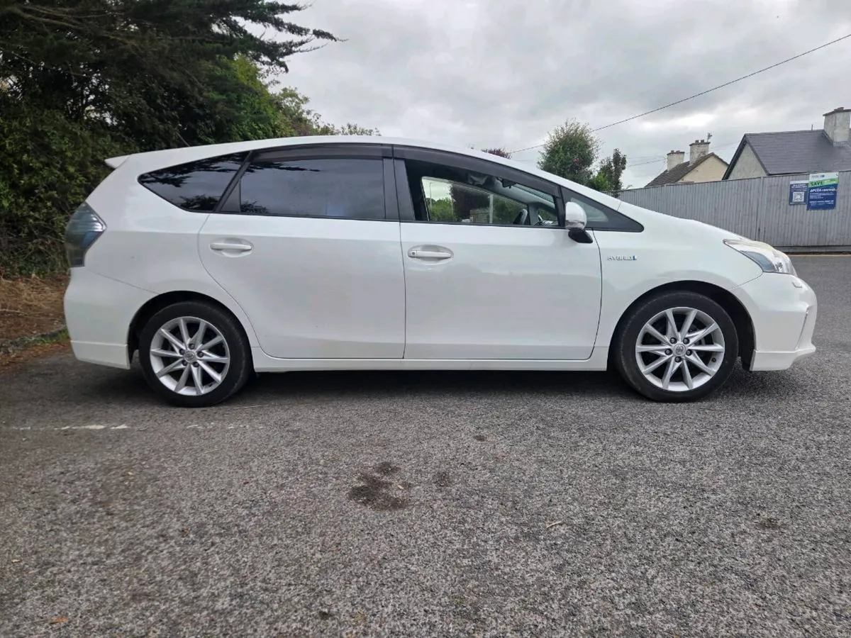 Toyota Prius Alfa 5 seats - Image 3